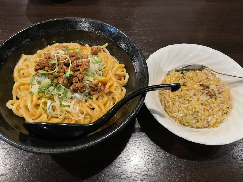 汁なし坦々麺，チャーハン小